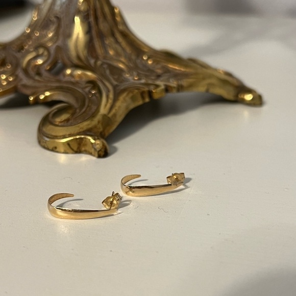 Vintage 14K Gold J-Hoop Earrings .49 grams - Picture 2 of 7